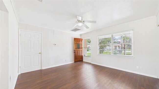Building Photo - 2318 Reinerman St