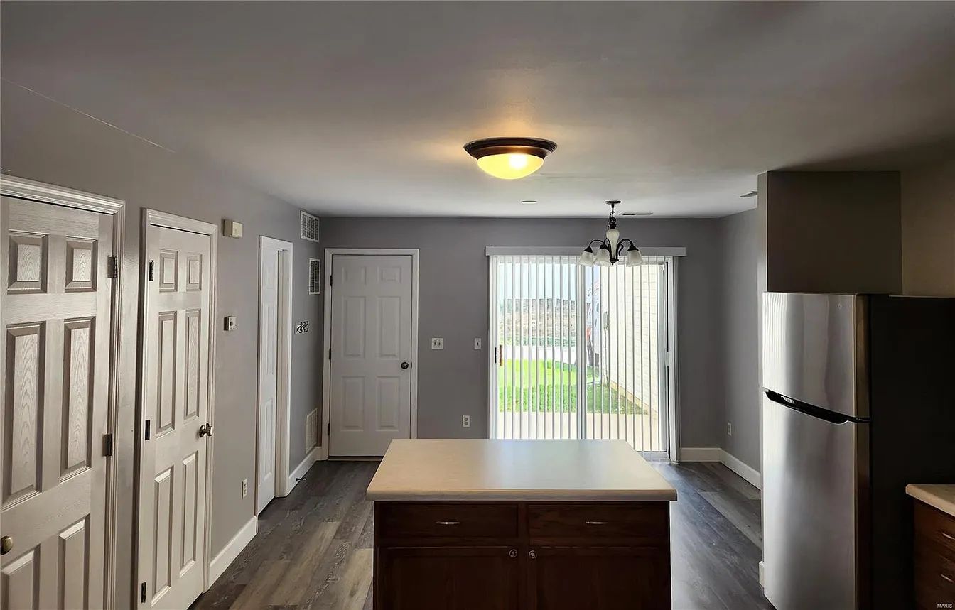 Building Photo - 419 Wild Oak Dr