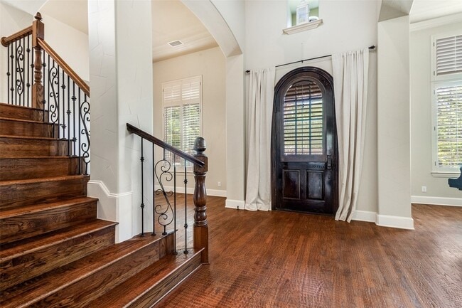 Building Photo - 901 Sandy Trail