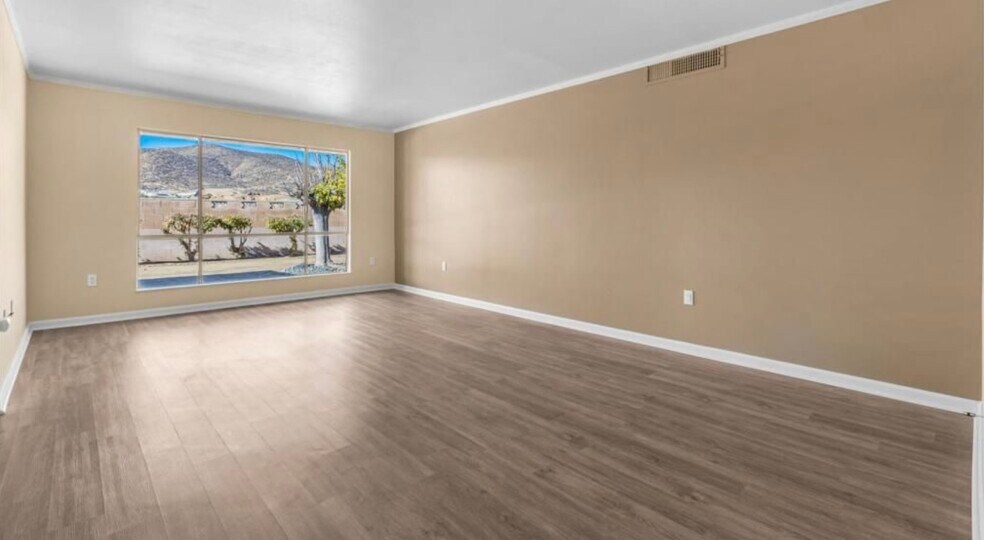 Building Photo - 28461 Portsmouth Dr