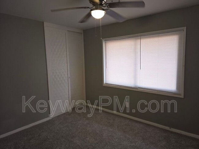 Building Photo - 2226 Raleigh Dr