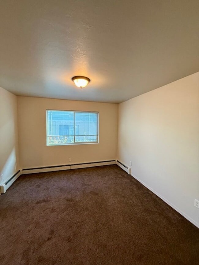 Building Photo - 3 Bedroom, 2.5 Bathroom Townhouse; Short Drive to MSU Campus