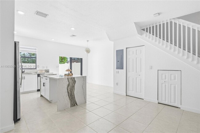 Building Photo - 10537 W 32nd Ln