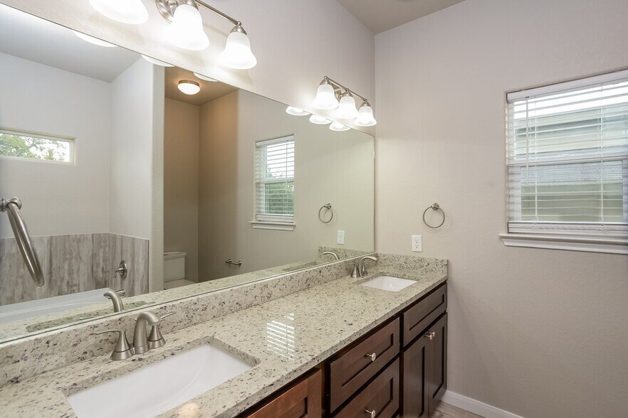 Building Photo - 12406 Jacobs Pond