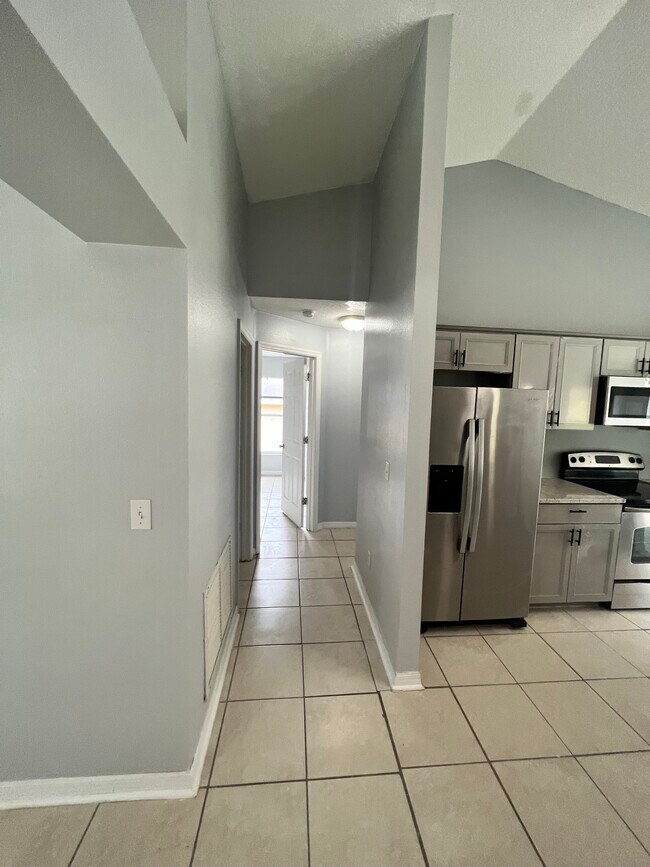Building Photo - 824 Shore Breeze Way