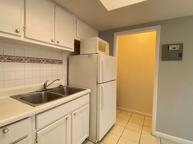 Building Photo - 1BD/1BA Apartment off Curry Ford in Henley...