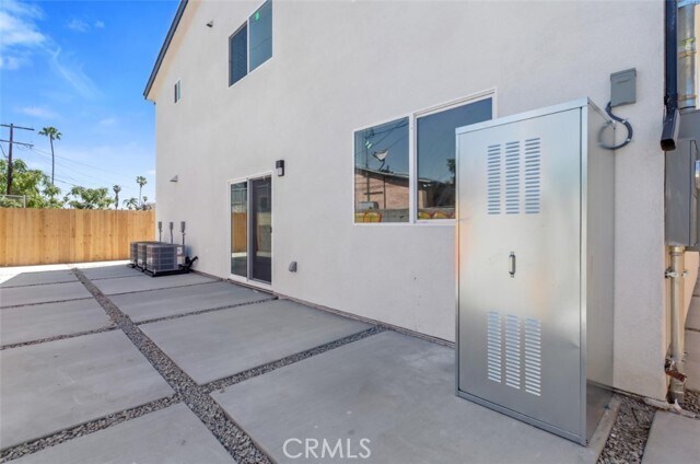 Building Photo - 707 W 80th St