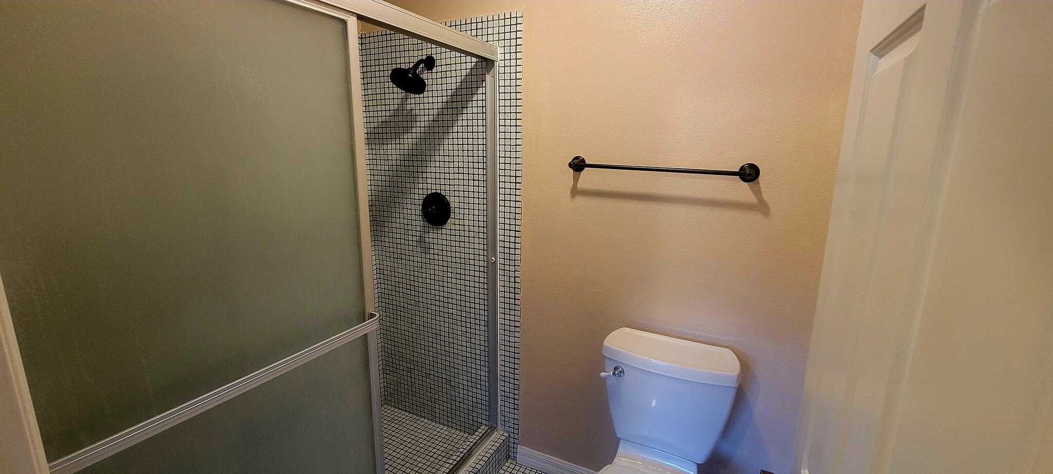 Master bedroom and master bathroom, walk in closet - 16139 Ladera Piedra Way