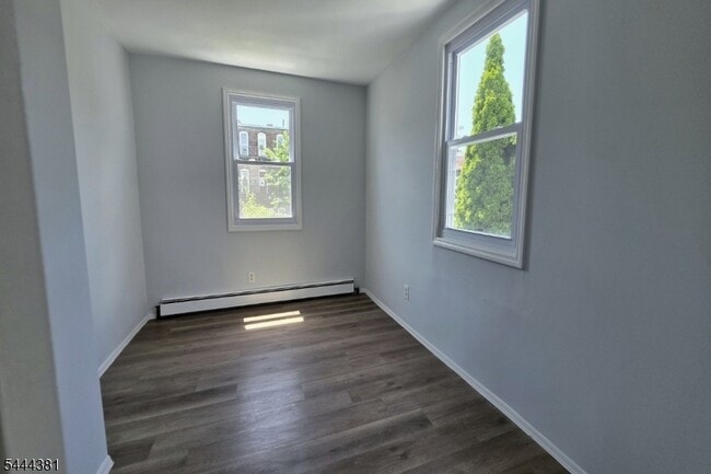 Building Photo - 535 28th St