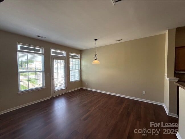 Building Photo - 3819 Balsam St
