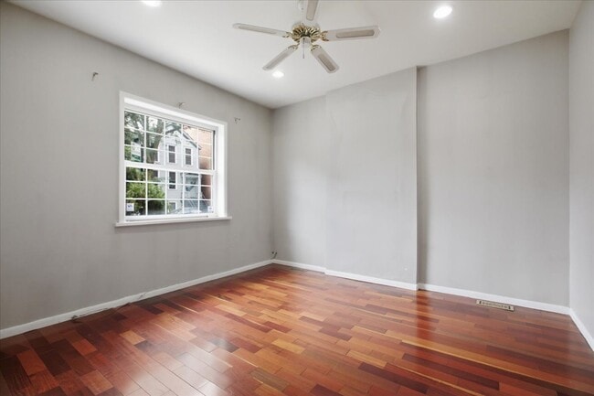 Building Photo - 1611 N Wood St