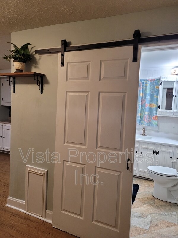 Building Photo - 1121 Elm St