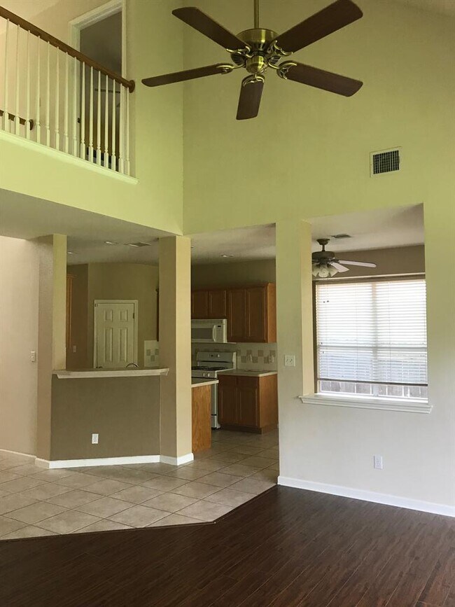 Building Photo - 2321 Clover Ridge Dr