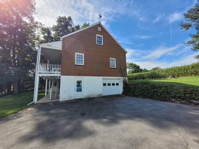 Building Photo - 131 Pinetown Rd