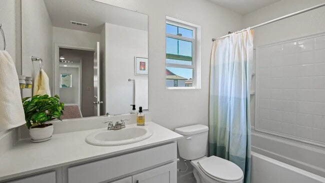 Building Photo - Beautifully Maintained 3-Bedroom Home w/So...