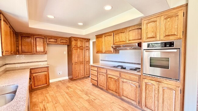 Building Photo - Lovely Single Story Home, Great Neighborhood, Amazing Yard Space, Close distance to Downtown Fall...
