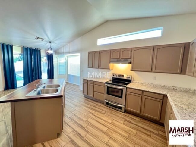 Building Photo - Nice 3 bedroom home with open floorplan in Chandler!