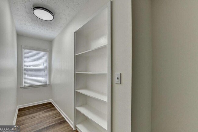 Building Photo - 1530 Plunketts Rd