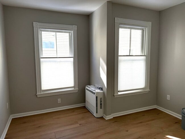 Building Photo - 130 Neal St