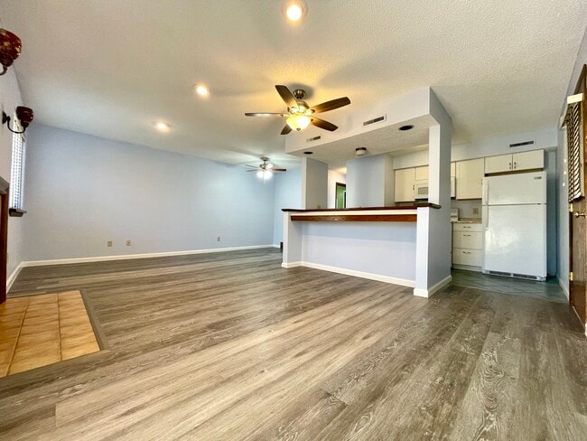 Building Photo - 205 Victory Way