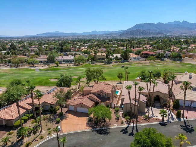 Building Photo - POOL HOME WITH LUSCIOUS GOLF COURSE & MAJE...