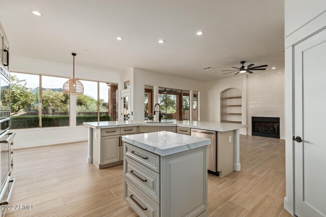 Building Photo - 13761 E Lupine Ave