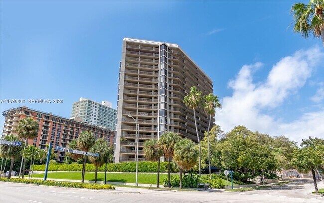 Building Photo - 2901 S Bayshore Dr
