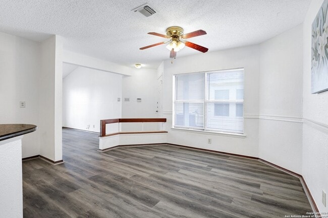 Building Photo - 6943 Sunshine Tree Dr