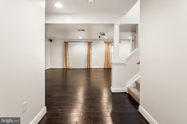 Building Photo - 8220 Silverton Ct