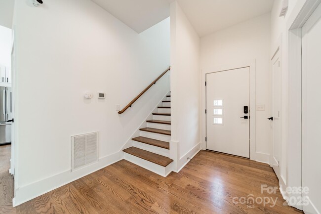Building Photo - 1401 Kennon St