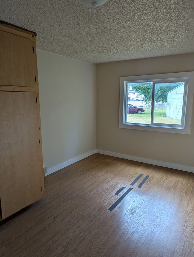 Building Photo - Cute 1 bedroom