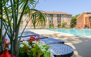 Building Photo - Country Place