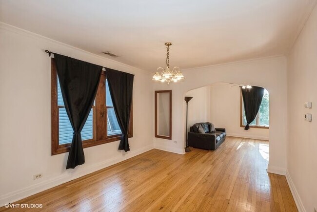 Building Photo - 5639 N Karlov Ave