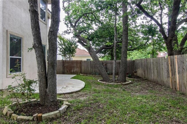 Building Photo - 15400 Interlachen Dr