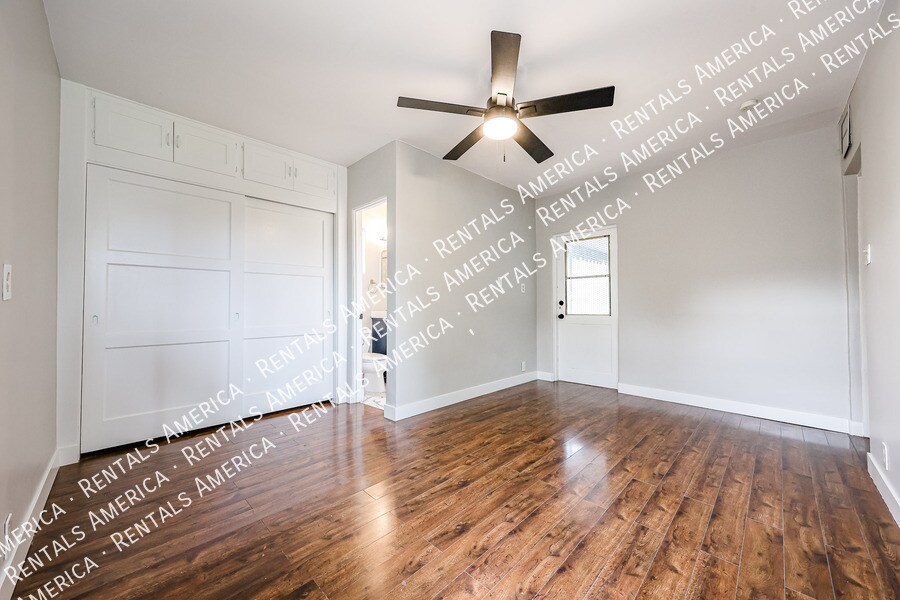 Building Photo - 1723 W Indianola Ave