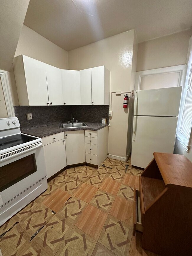 Building Photo - 138 N 8th St