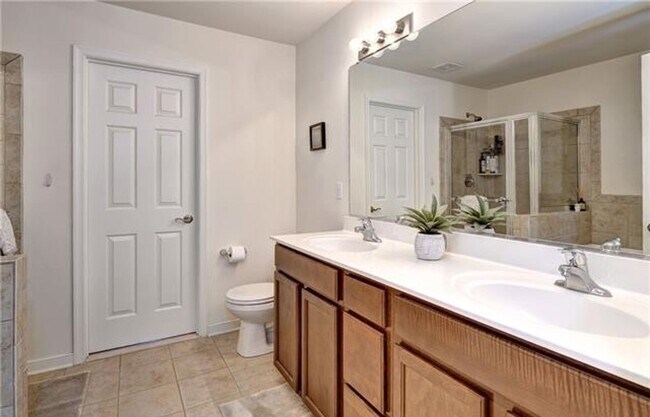 Building Photo - 3 bedroom/2.5 bathroom - Weatherly At Whit...
