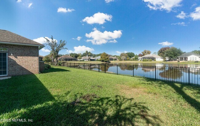 Building Photo - 1995 Bluebonnet Way
