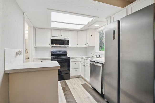 Building Photo - Charming Salmon Creek Condo