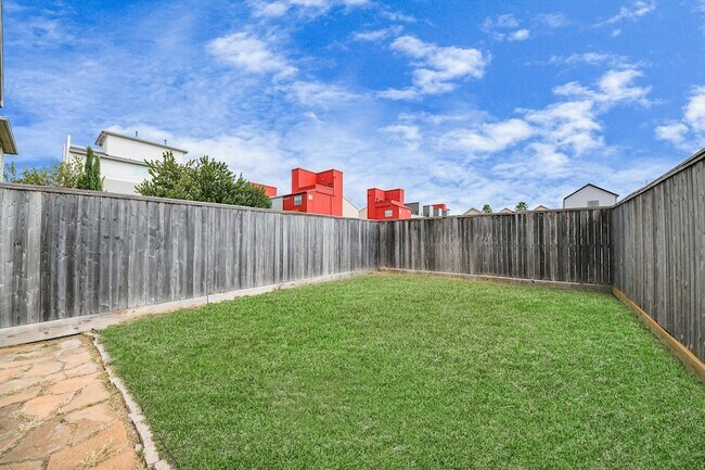 Building Photo - 2941 Clinton Dr