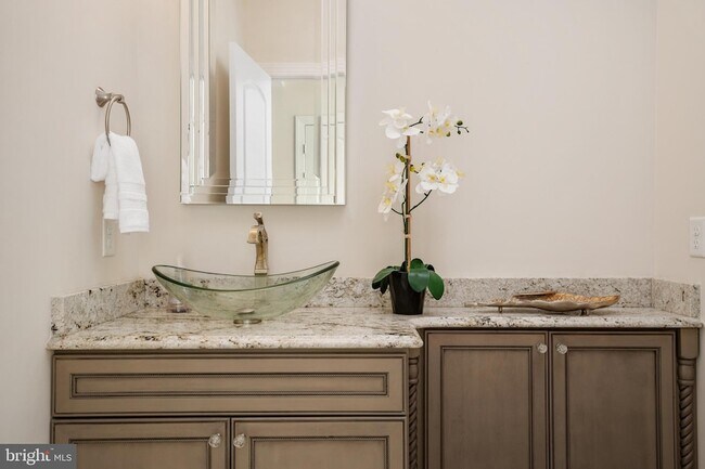 Building Photo - 1576 Bay Head Rd