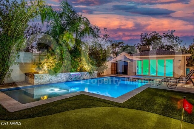 Building Photo - 3429 E Coolidge St