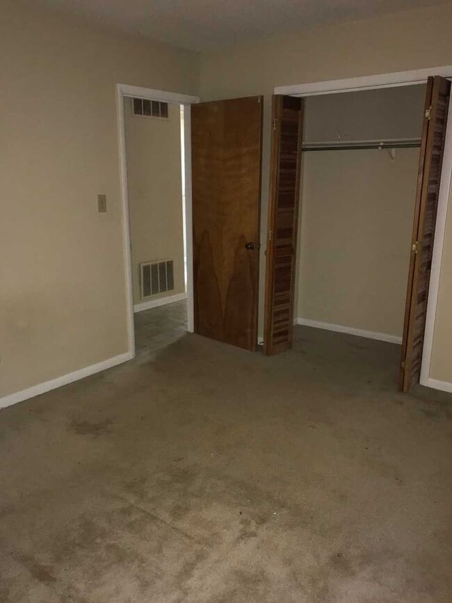 Building Photo - Charming 2 bed 2 bath duplex located in Newton