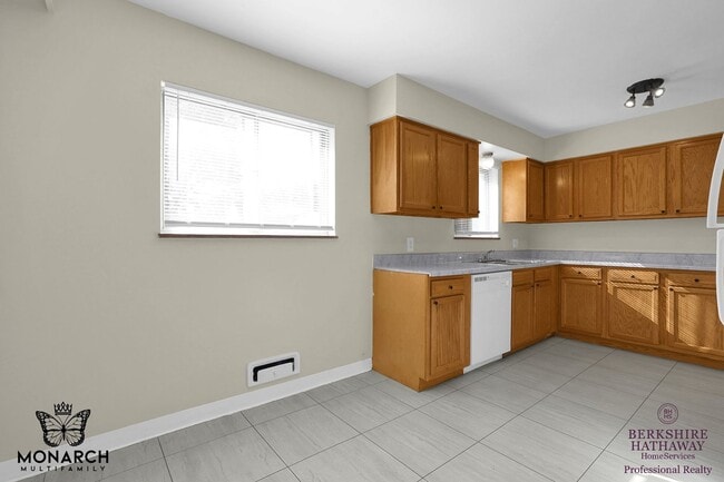 Building Photo - 3 Bedroom Home For Rent