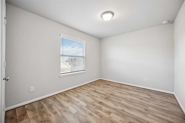 Building Photo - 5914 Prince Pl Dr