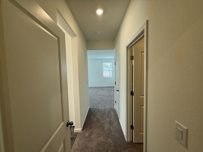 Building Photo - Brand NEW single story home in Hughson!