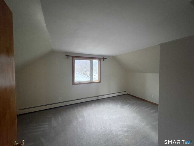 Building Photo - 16 Raymond Rd