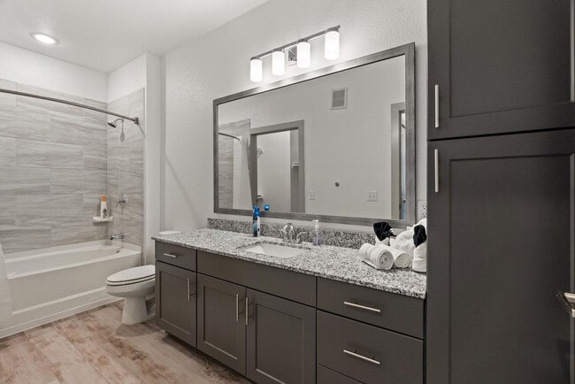 Building Photo - 12100 1/2 Ferrystone Glen Dr