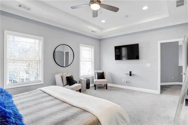 Building Photo - 1395 Marion St SE