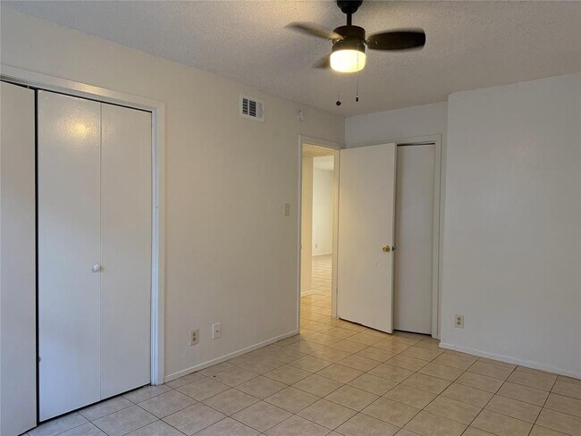 Building Photo - 5506 Rose Hill Cir